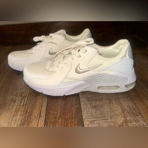 Women’s Nike Air Max Excee Sneaker-NWOT